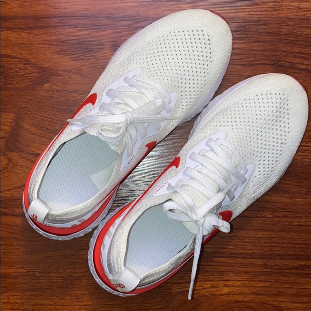 LIKE NEW! Nike Flyknit sneakers 👟